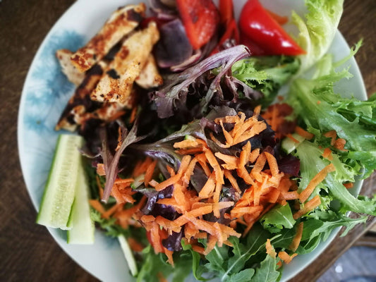 Halloumi and Roasted Red Pepper Salad - Fitness Health 