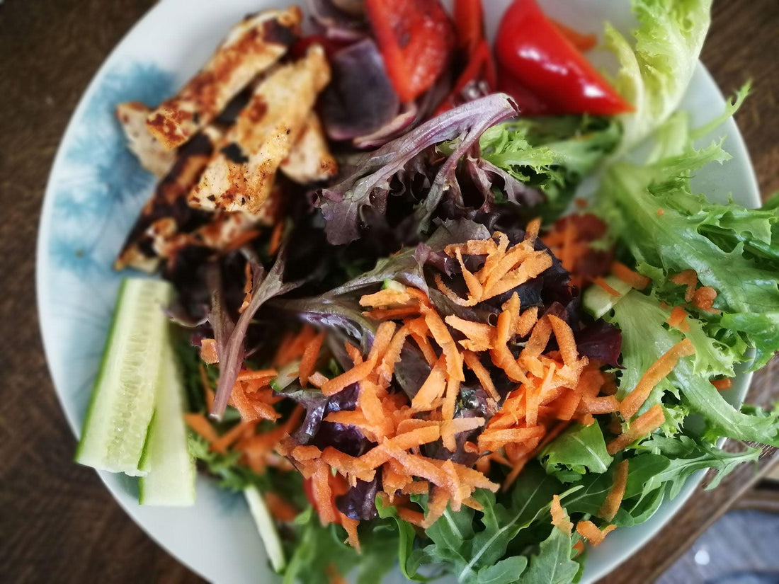 Halloumi and Roasted Red Pepper Salad - Fitness Health 